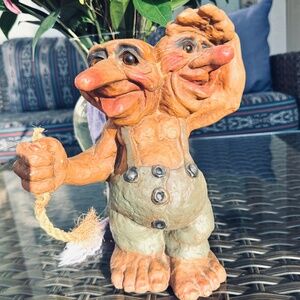 Large Two Headed Nyform Troll with Rope